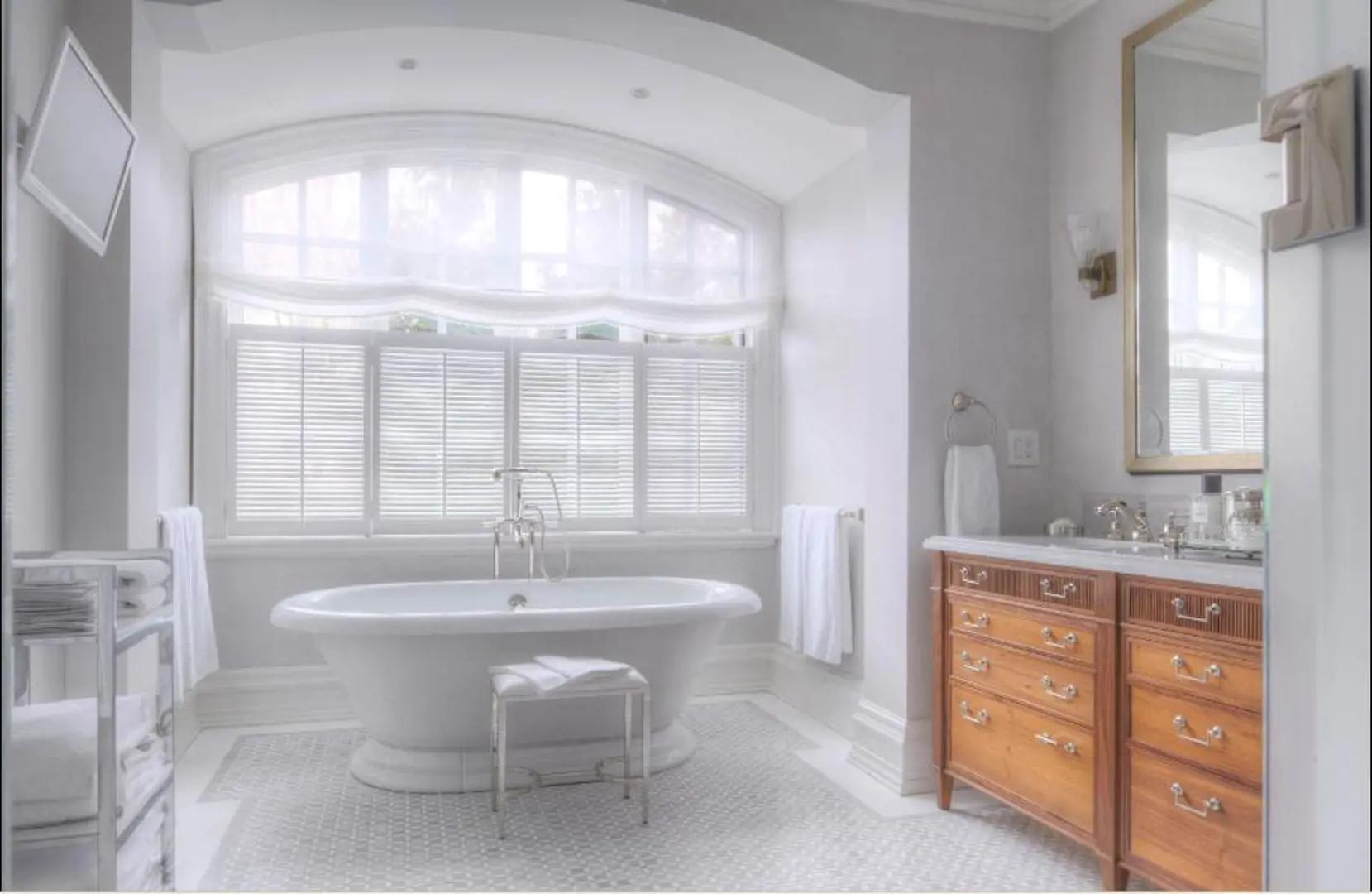 Churchill Collection in Forest Hill – image 2