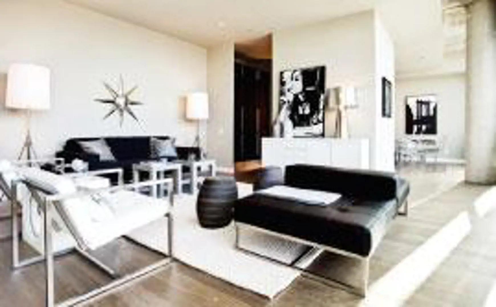 Glas Condominium – image 3