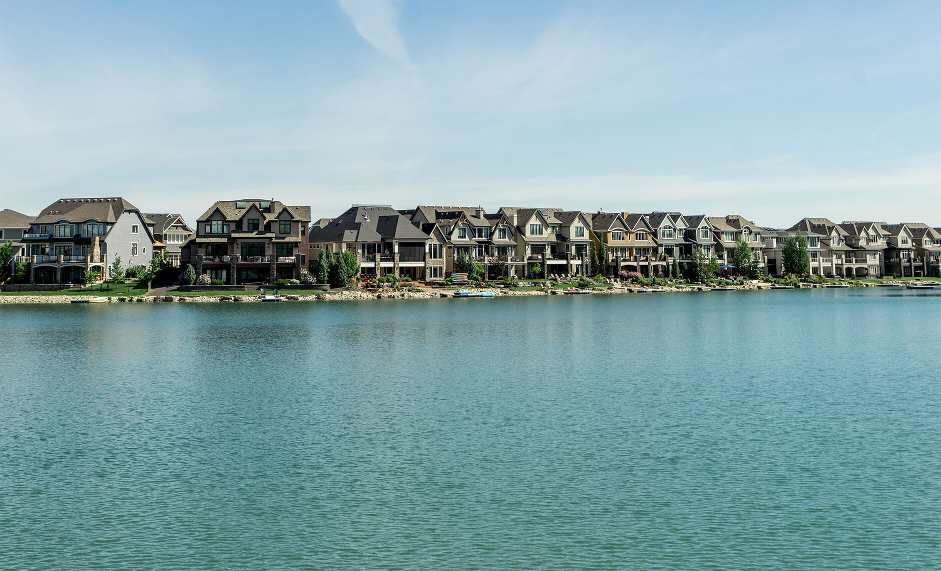 Mahogany Lakeside Living – image 4